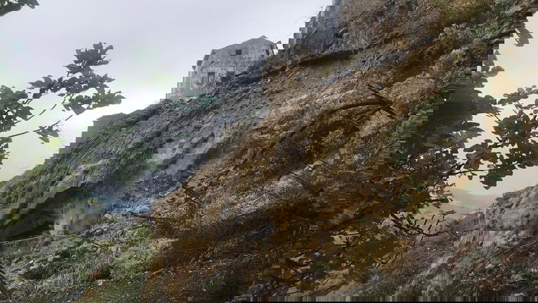 Dissesto idrogeologico, a Scala Coeli frana un intero costone