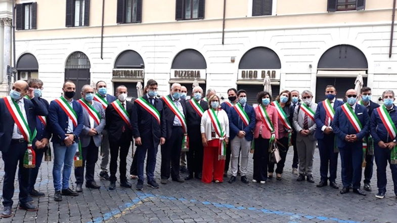 Ospedali chiusi, i Sindaci chiedono un incontro a Spirlì