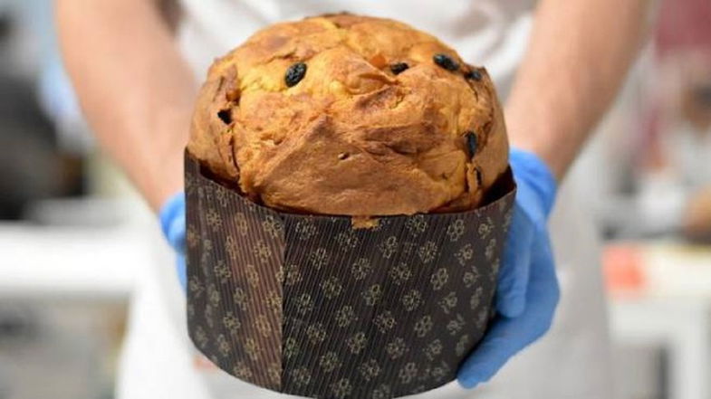 Altomonte, l’Amministrazione regala un panettone agli ultrasessantacinquenni