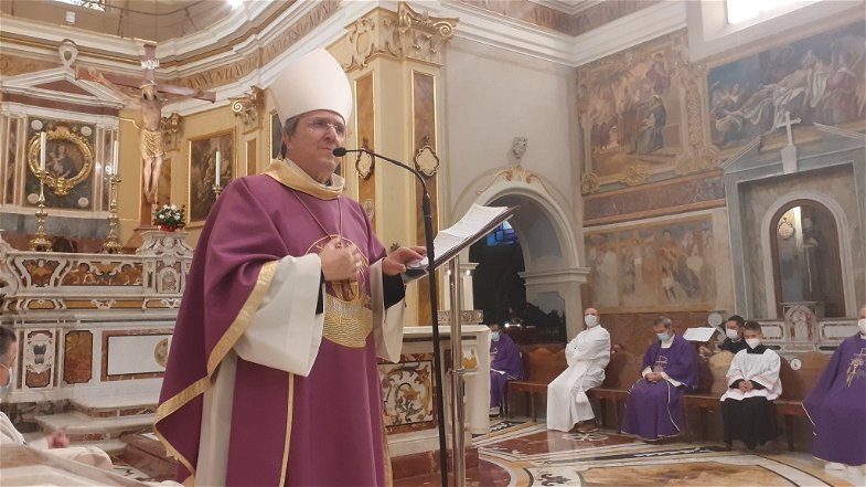 Natale, Monsignor Savino scrive alle istituzioni: «La politica deve profumare di umano»