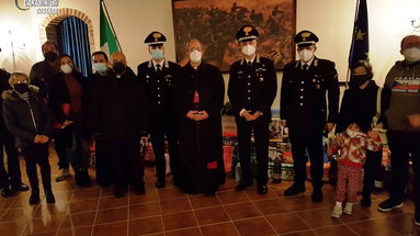 La solidarietà dei Carabinieri: donati generi alimentari ai bisognosi