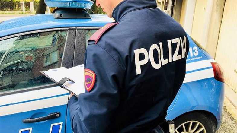 Cosenza, fanno esplodere un cassonetto su viale Mancini