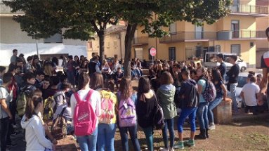 Cassano, gli studenti del liceo Satriani protestano contro i tagli 