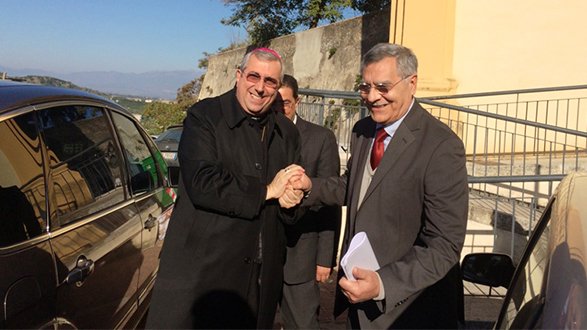 Fusione Corigliano-Rossano, il sindaco riceve in comune Monsignor Satriano