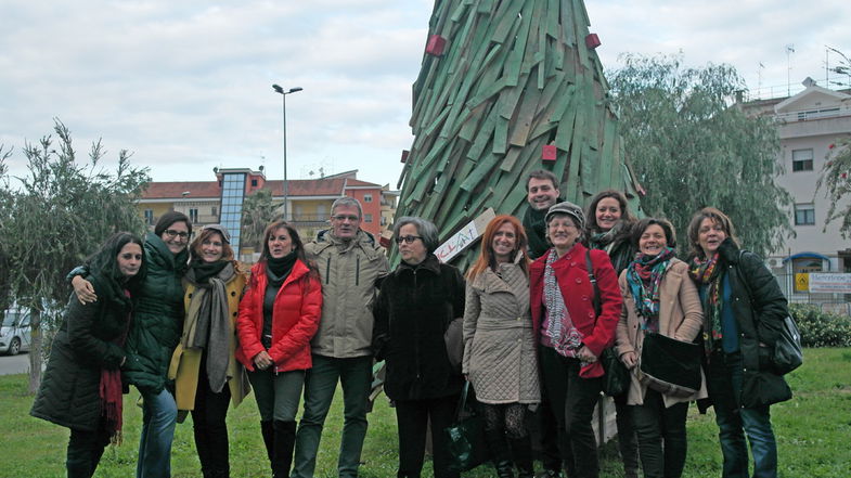 Corigliano, installato l'albero di Ricicl'Art