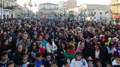 Crosia, presenze record per Carnevale in Piazza 2015
