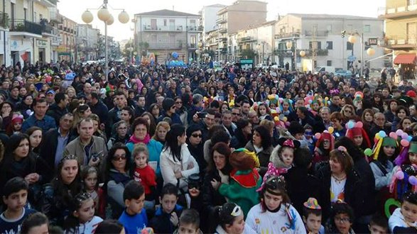 Crosia, presenze record per Carnevale in Piazza 2015