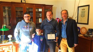 Rossano, il piccolo karateka Antonio Morello premiato dal sindaco