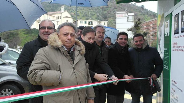 Rossano, inaugurato ecocompattatore nel centro storico