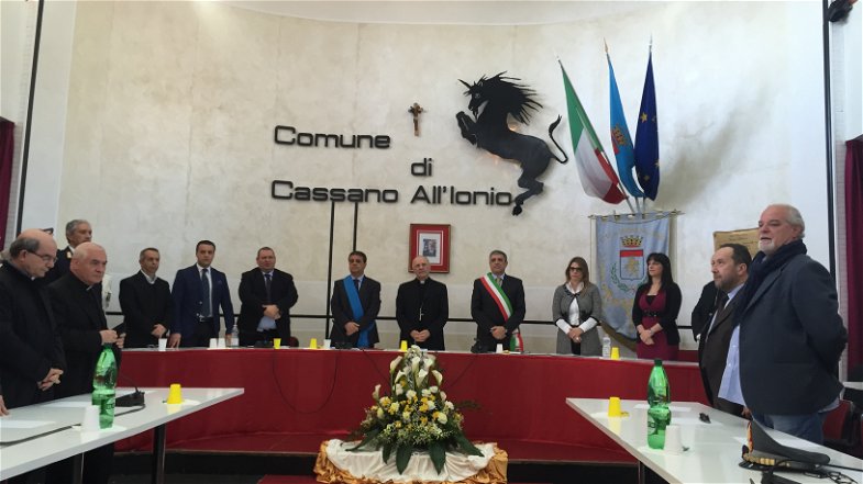 Conferita la cittadinanza onoraria al Vescovo emerito di Cassano Mons. Nunzio Galantino