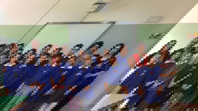 Rossano, la classe V A del Frasso ha una nuova lavagna multimediale. È quella vinta al concorso dell'Odissea 2000