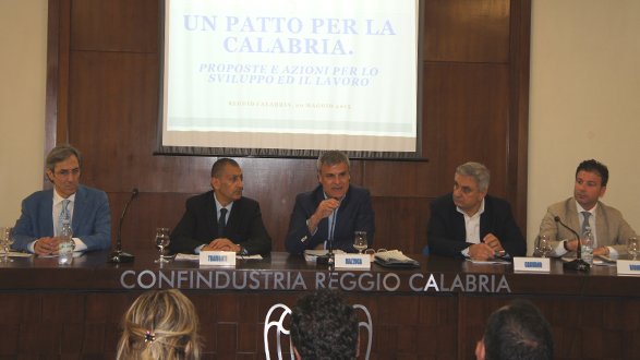 Un documento a favore della Calabria: Unindustria Calabria, Cgil, Cisl e Uil illustrano i punti dell'intesa