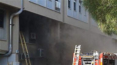 Incendio nel laboratorio analisi dell'ospedale di Rossano