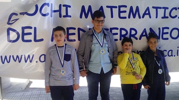 Quattro alunni del terzo istituto comprensivo di Rossano alla finale dei giochi matematici 2016 a Palermo.