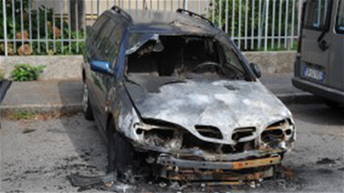 Trebisacce, bruciata l'auto di un cittadino marocchino