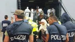 Sbarco migranti, arrestato il terzo scafista 