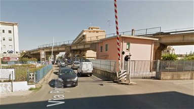 Corigliano: vigili urbani evitano collisione tra macchina e treno