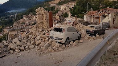 Mario Oliverio vicino alle popolazioni colpite dal terremoto 