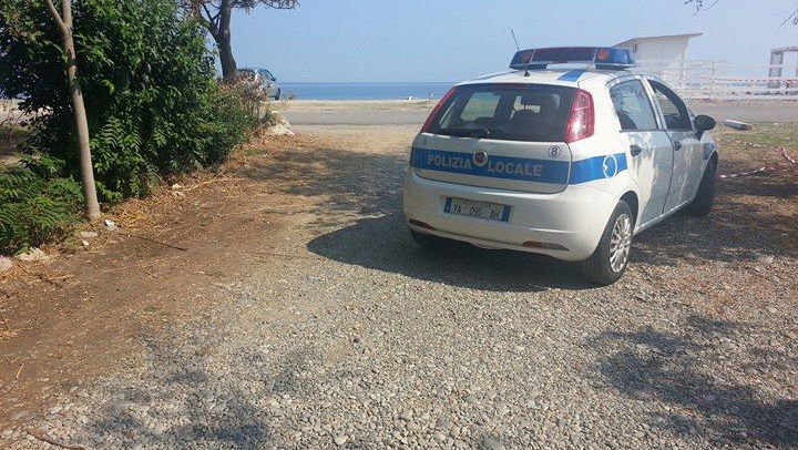 Rossano: recinta il proprio lido balneare e residenti chiedono al Comune percorso alternativo