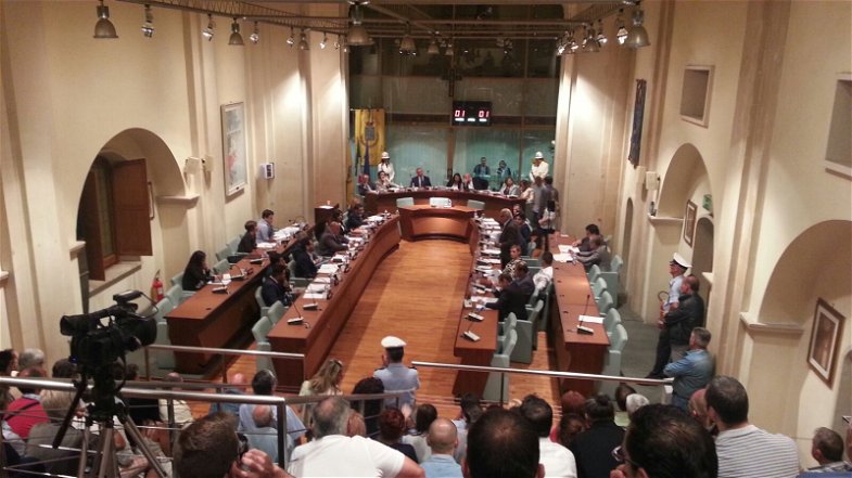 Rossano, in corso la seduta straordinaria del consiglio comunale sul tema dell'accoglienza migranti