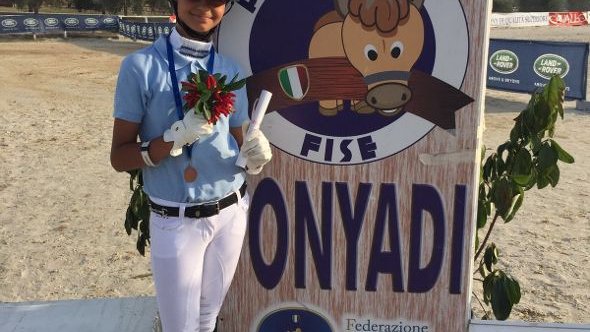 Alle Ponyadi di Alviano, la piccola amazzone rossanese Silvia Diciatteo conquista la medaglia di bronzo 