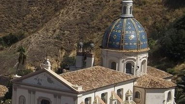 Corigliano: cupola chiesa S. Antonio illuminata