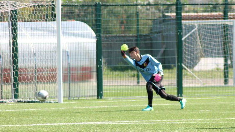 Portiere per vocazione: il sogno del rossanese Francesco Vulcano