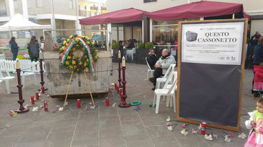 Carnevale 2017, celebrato funerale del cassonetto