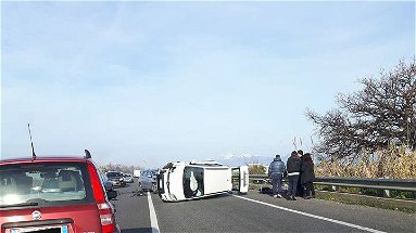 Rossano: incidente sulla statale 106, coinvolte tre auto