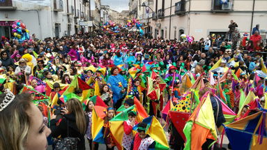 Castrovillari: 59 esimo carnevale. Ieri in 25 mila alla prima sfilata