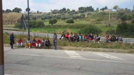 Amendolara: migranti in protesta sulla statale 106