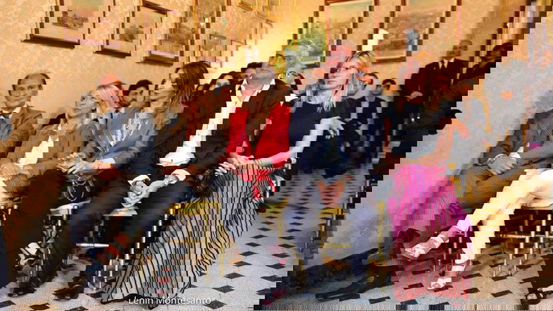 Standing ovation per Celestino tessuti: identità e fashion, sale gremite a palazzo Ferrajoli