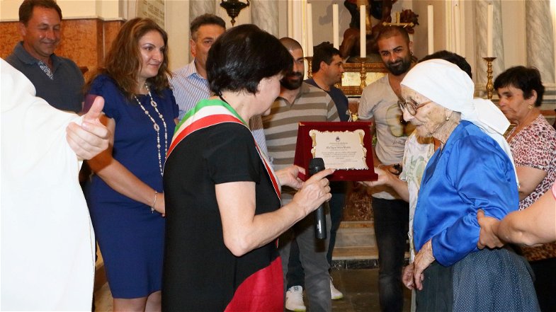 Albidona, festa grande per i 100 anni di nonna Felicia Munno