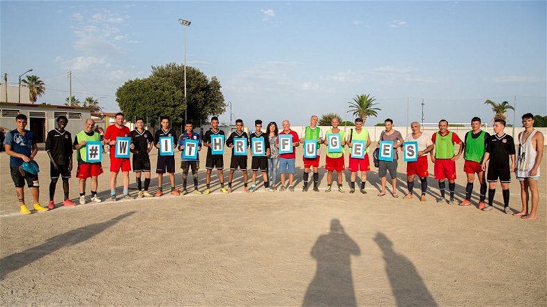 Trebisacce, una partita di calcio interculturale durante la Giornata del Rifugiato