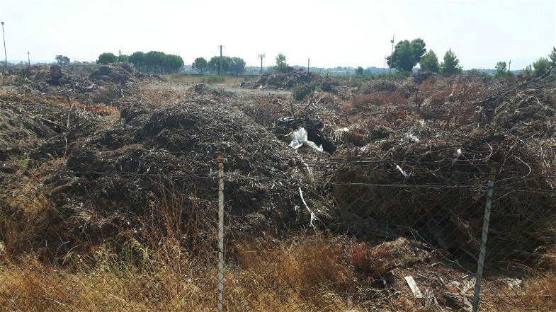 Villapiana: sequestrata area ex campo sportivo con rifiuti