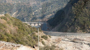 Strada Longobucco-mare, lavori fermi al palo