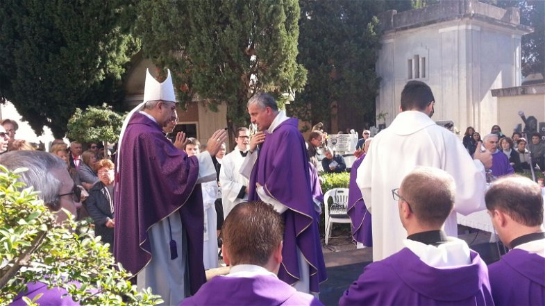 Rossano: Mons. Satriano ha celebrato la messa per i defunti al cimitero