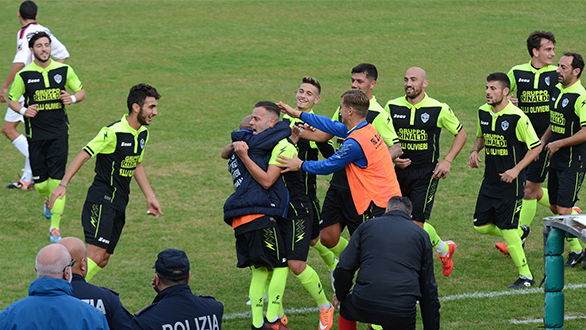 Corigliano calcio vince contro lo Juvenilia