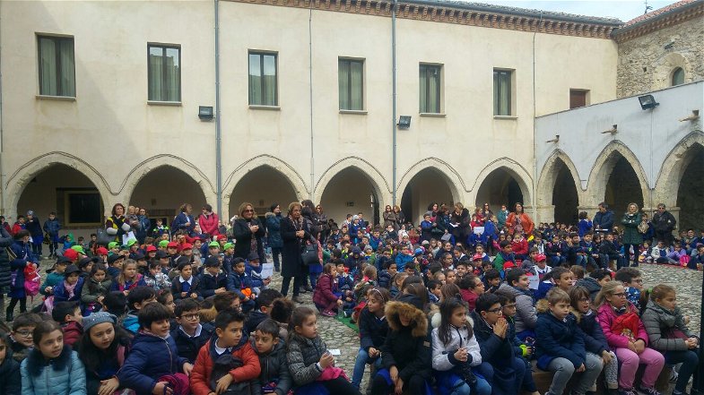 Rossano,le scuole primarie alla cerimonia finale della manifestazione Letture d'Autunno