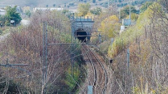 Incidente ferroviario tra Cosenza e Paola, evitata la tragedia