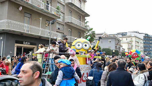 Rossano, le creazioni di Ricicl'Art conquistano il popolo del Carnevale