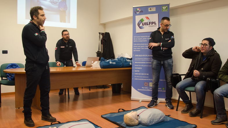 Due defibrillatori automatici esterni per l'azienda rossanese Montagna