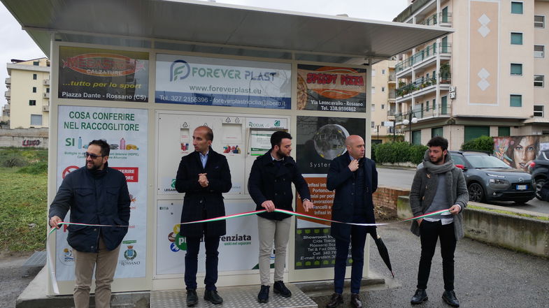 Rossano, inaugurati ecocompattatori Ecoross