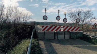 Bisignano, protestano i cittadini: riaprire il ponte sul Crati