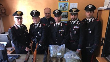 Carabinieri di Roggiano rinvengono un arsenale e ingenti quantità di droga