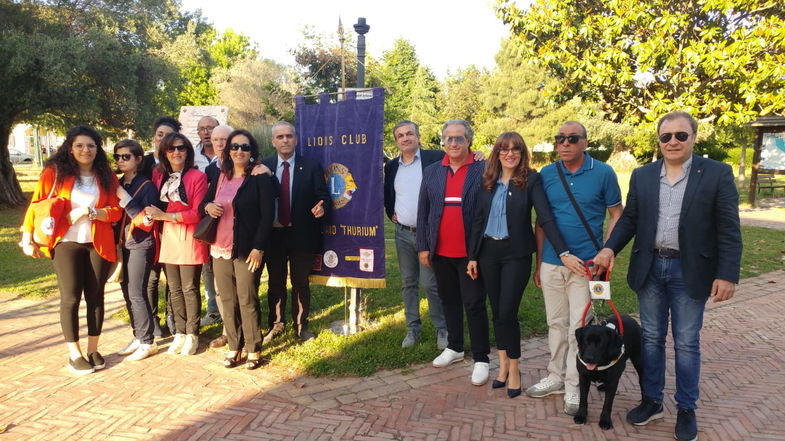 I Lions Club Corigliano Thurium donano un cane guida ad un non vedente coriglianese