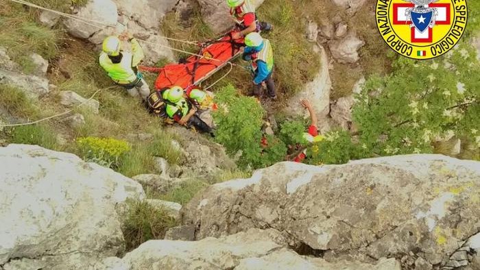 Cerchiara di Calabria: escursionista scivola per 25 metri, salvata dai soccorsi
