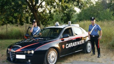 Carabinieri: tenta di forzare la porta della compagna, arrestato
