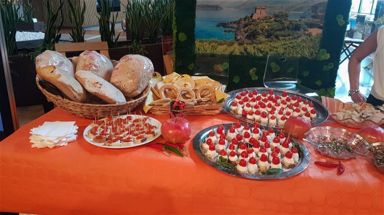 Calabria: pani, prodotti identitari e bergamotto protagonisti a FICO