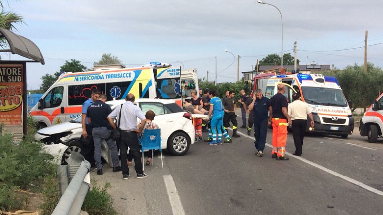 Rossano: grave incidente sulla statale 106, bambino in elisoccorso a Cosenza